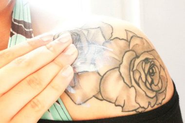 Maść konopna w codziennej pielęgnacji tatuażu