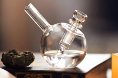 Palenie z bonga – czym można zastąpić wodę?