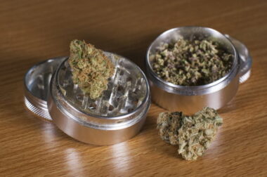 Jak wyczyścić grinder, czyli młynek do ziół i suszu?