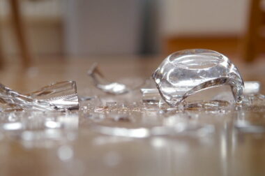 Pęknięcia, odpryski, rysy – jak naprawić uszkodzone bongo?