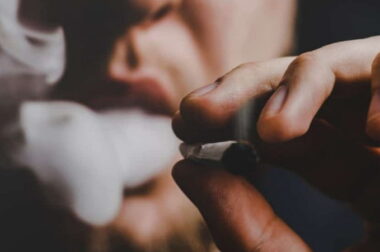 Kac po marihuanie – objawy i przyczyny kaca konopnego