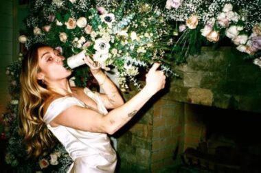 Miley Cyrus „Flowers” – hit nawiązujący do palenia zioła?