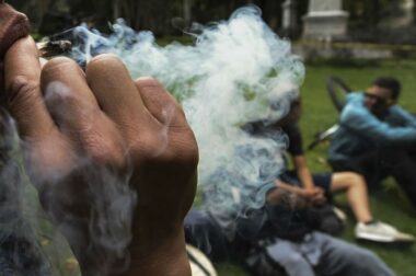 Bierne palenie marihuany – czy można się odurzyć?