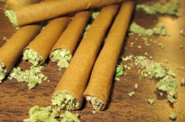 Jak skręcić blanta? Instrukcja krok po kroku